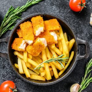 Bâtonnets de saumon panés et frites