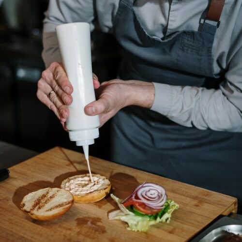 Burgers végétariens et salade de fèves