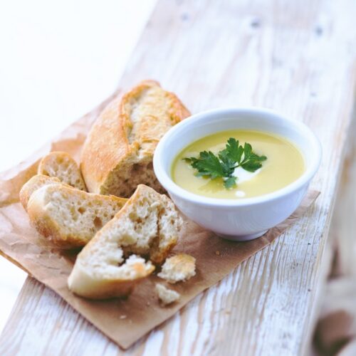 Soupe cerfeuil et tartines au brie